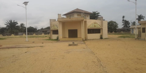 Le bâtiment principale de la place NONVITCHA