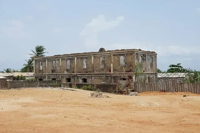 Ancien bâtiment à Gbèkon