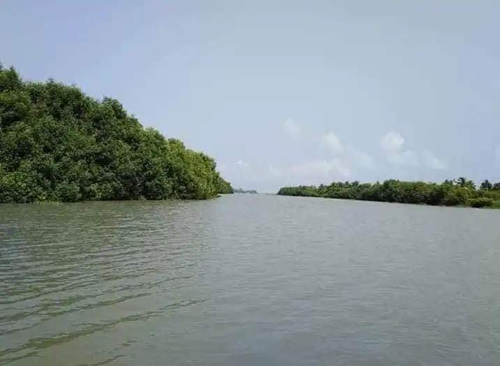 Sur le fleuve Mono à Avlo